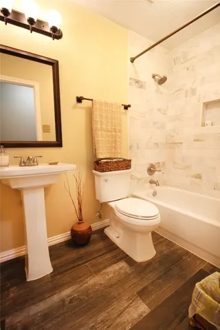 $379,000 | 4826 Glenpark Drive, La Porte, TX 77571