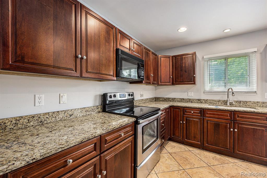 20740 Marter Road Grosse Pointe Woods, MI 48236 - Photo 6 of 37