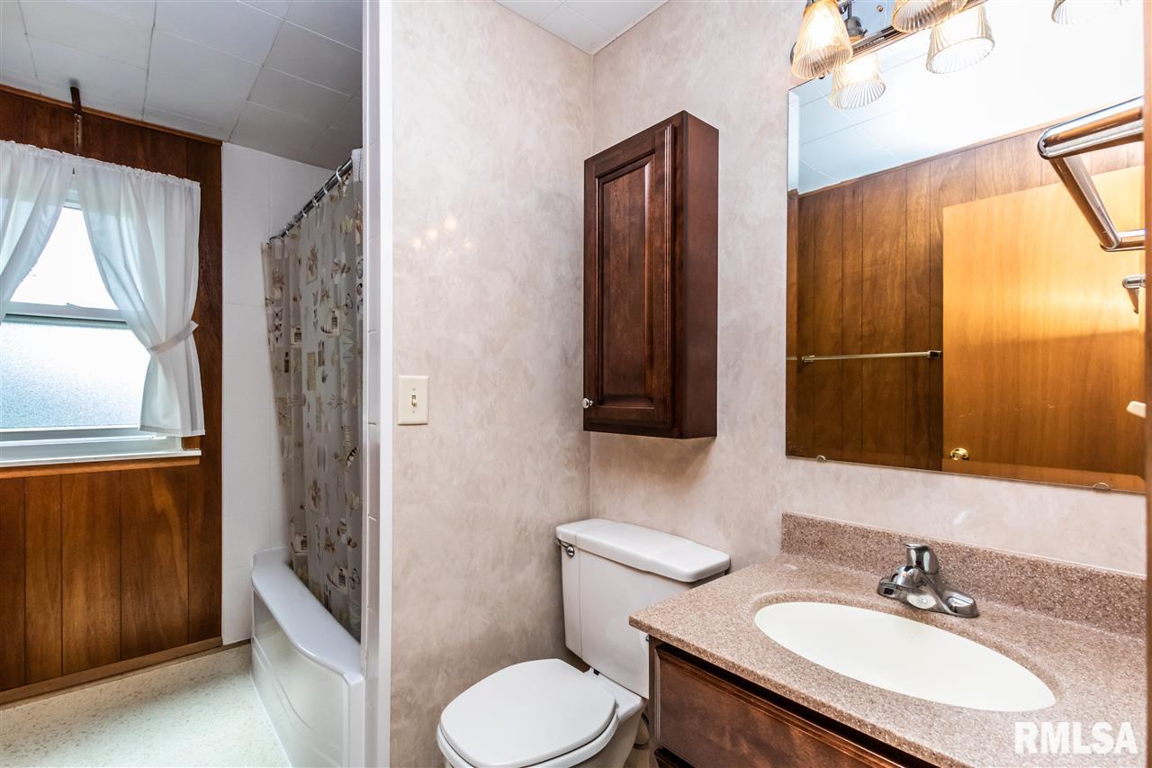 1267 Spring Bay Road East Peoria, IL 61611 - Photo 13 of 33 Gallery Image 13