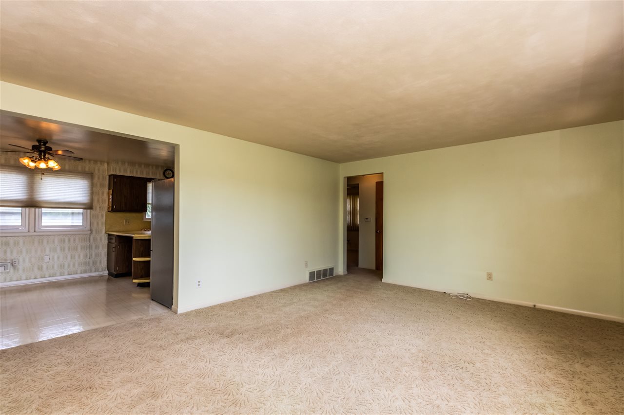 1267 Spring Bay Road East Peoria, IL 61611 - Photo 3 of 33 Gallery Image 3
