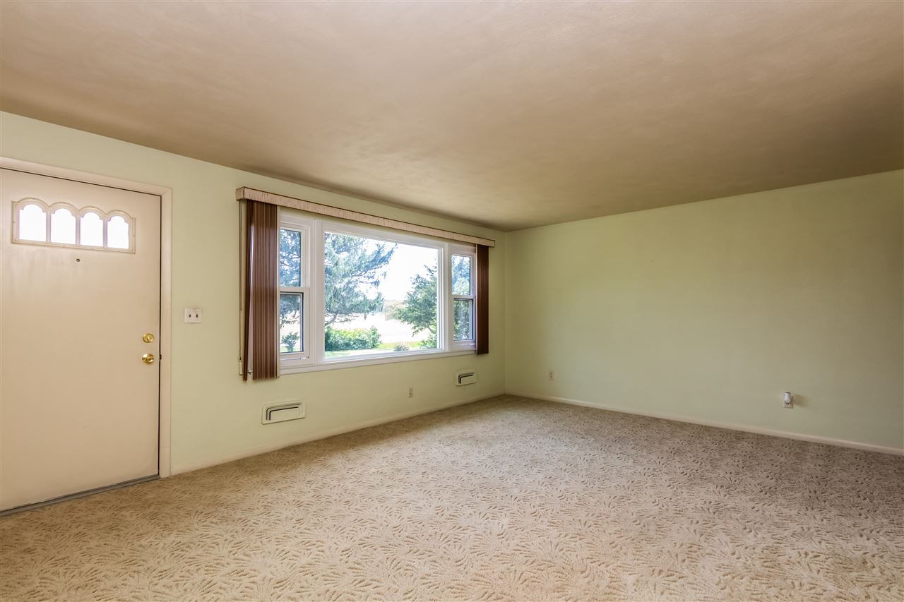 1267 Spring Bay Road East Peoria, IL 61611 - Photo 5 of 33 Gallery Image 5
