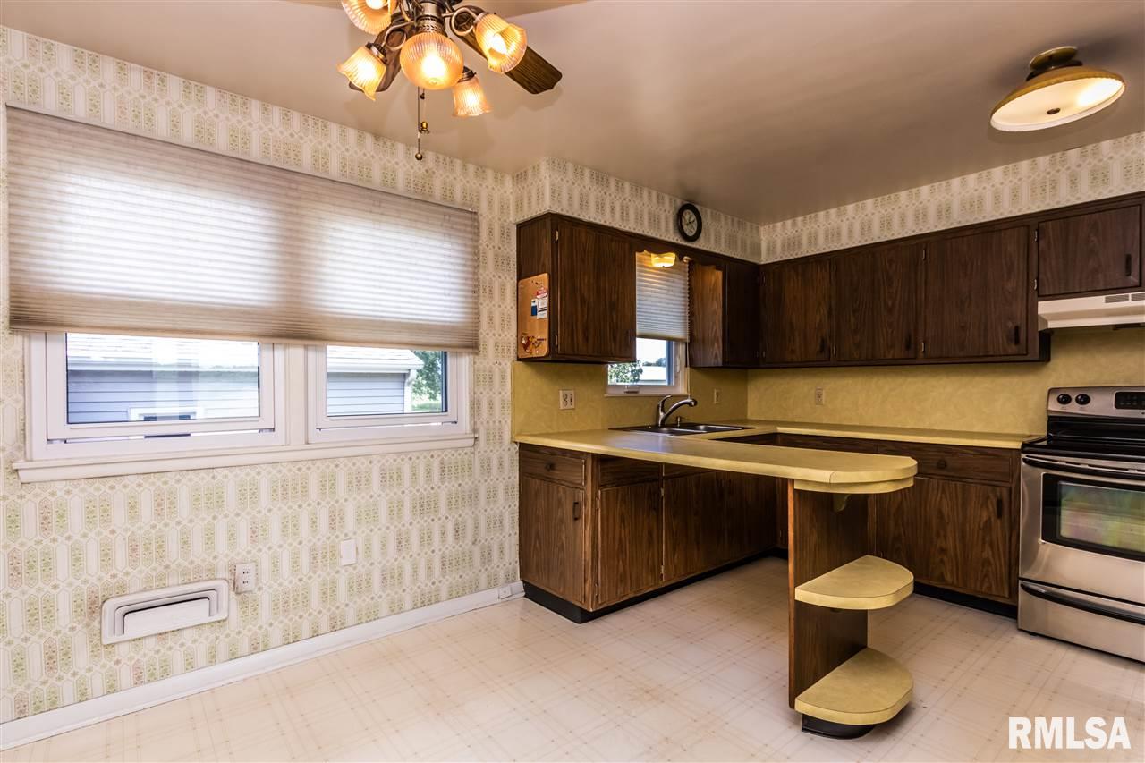 1267 Spring Bay Road East Peoria, IL 61611 - Photo 6 of 33 Gallery Image 6