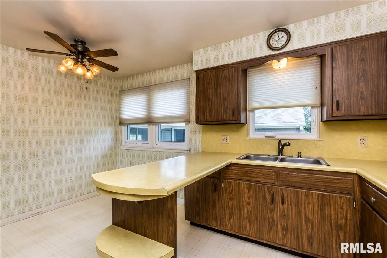 1267 Spring Bay Road East Peoria, IL 61611 - Photo 8 of 33 Gallery Image 8