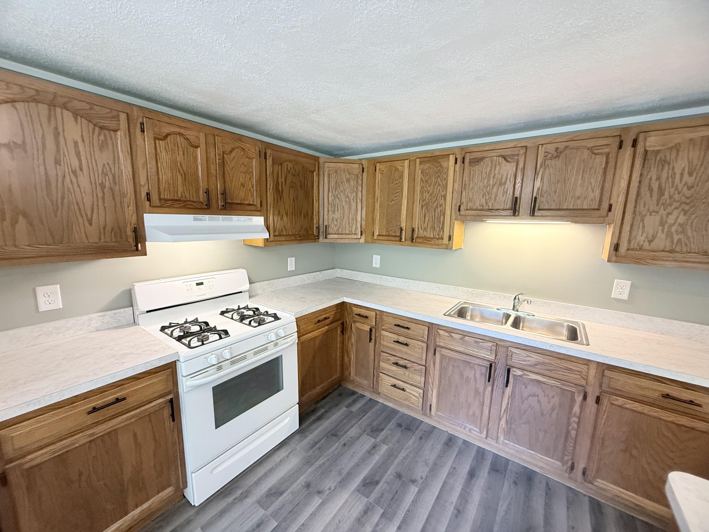 1960 Waterview Way Crystal, MI 48818 - Photo 11 of 28 IMG_9055