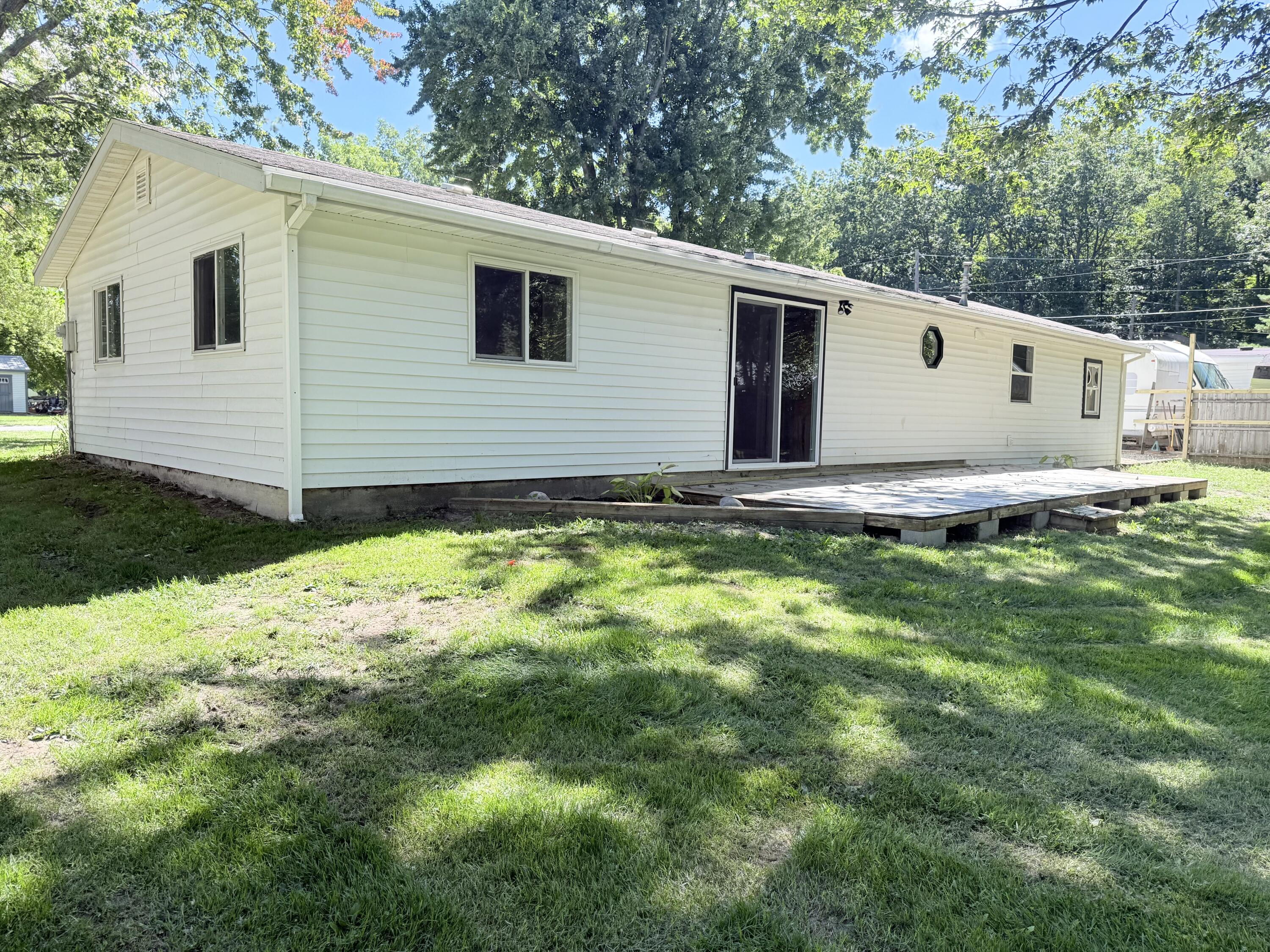 1960 Waterview Way Crystal, MI 48818 - Photo 2 of 28 IMG_9067