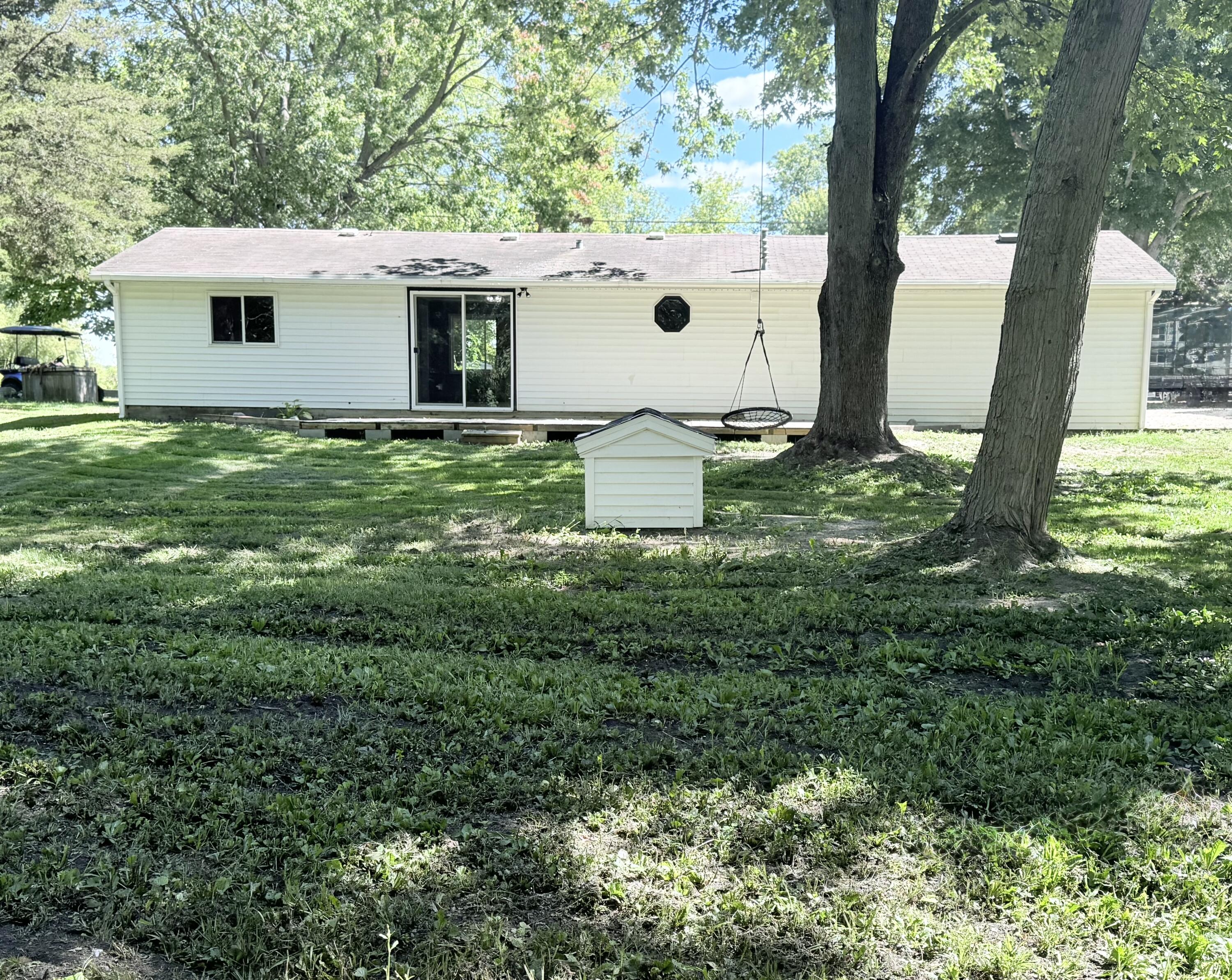 1960 Waterview Way Crystal, MI 48818 - Photo 3 of 28 IMG_9064