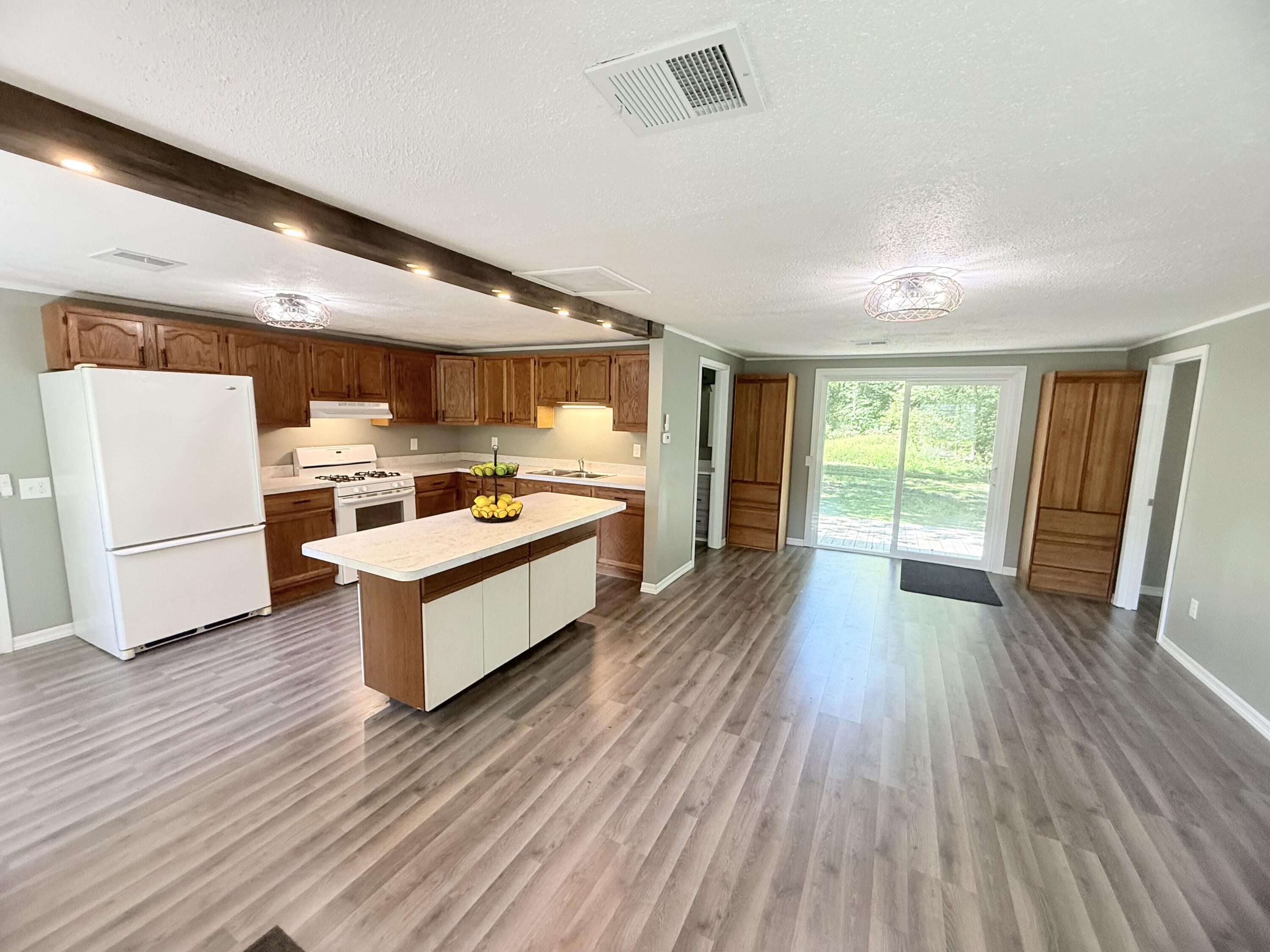 1960 Waterview Way Crystal, MI 48818 - Photo 9 of 28 IMG_9052