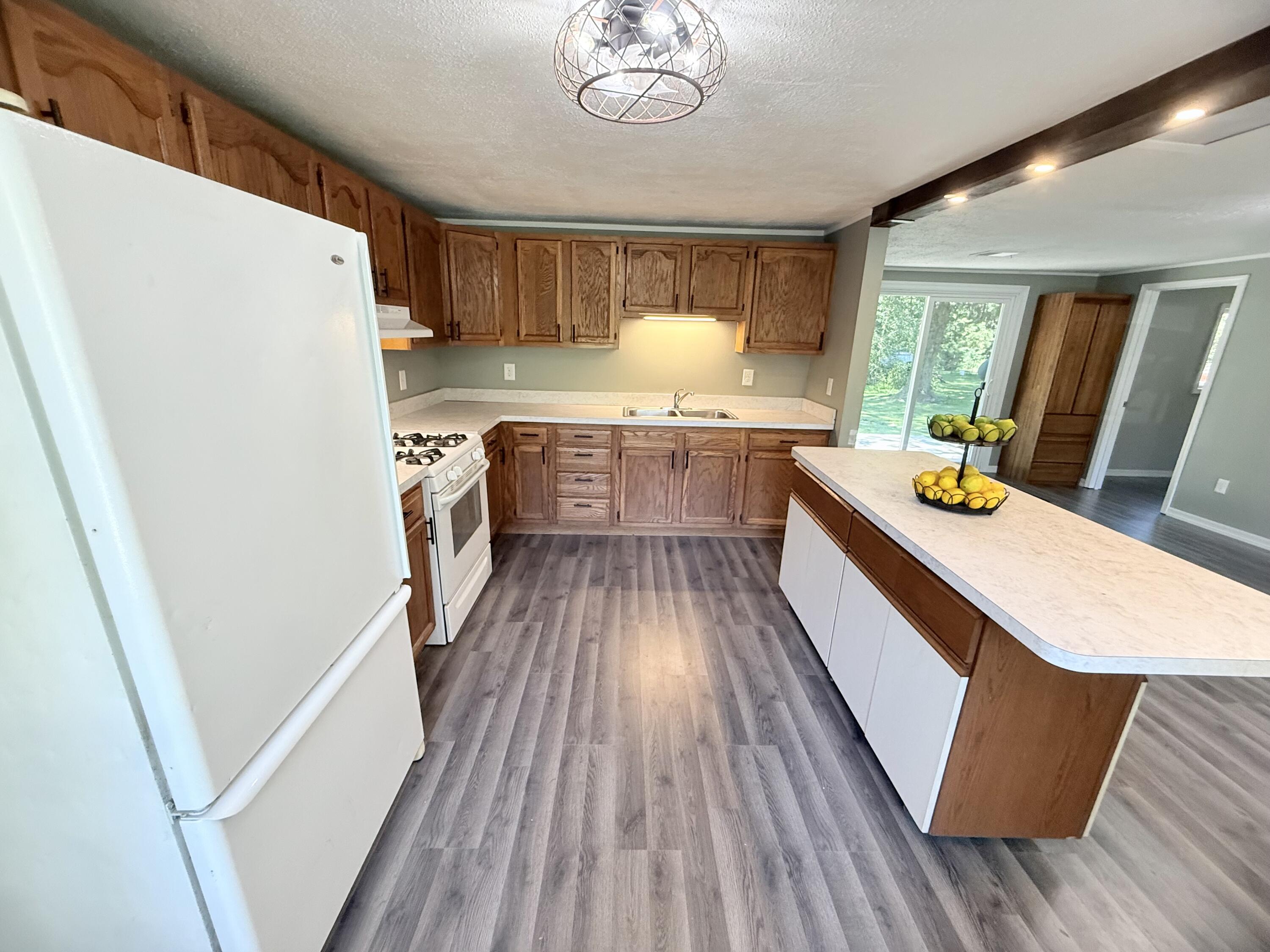 1960 Waterview Way Crystal, MI 48818 - Photo 10 of 28 IMG_9054