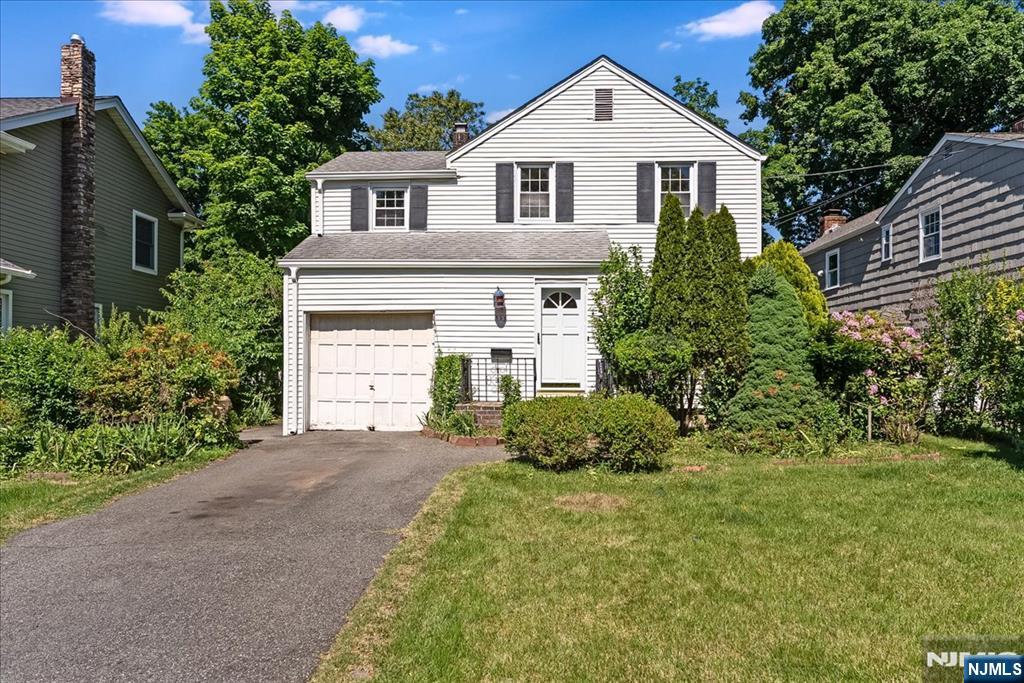 566 Barnett Place Ridgewood, NJ 07450 - Photo 10 of 11