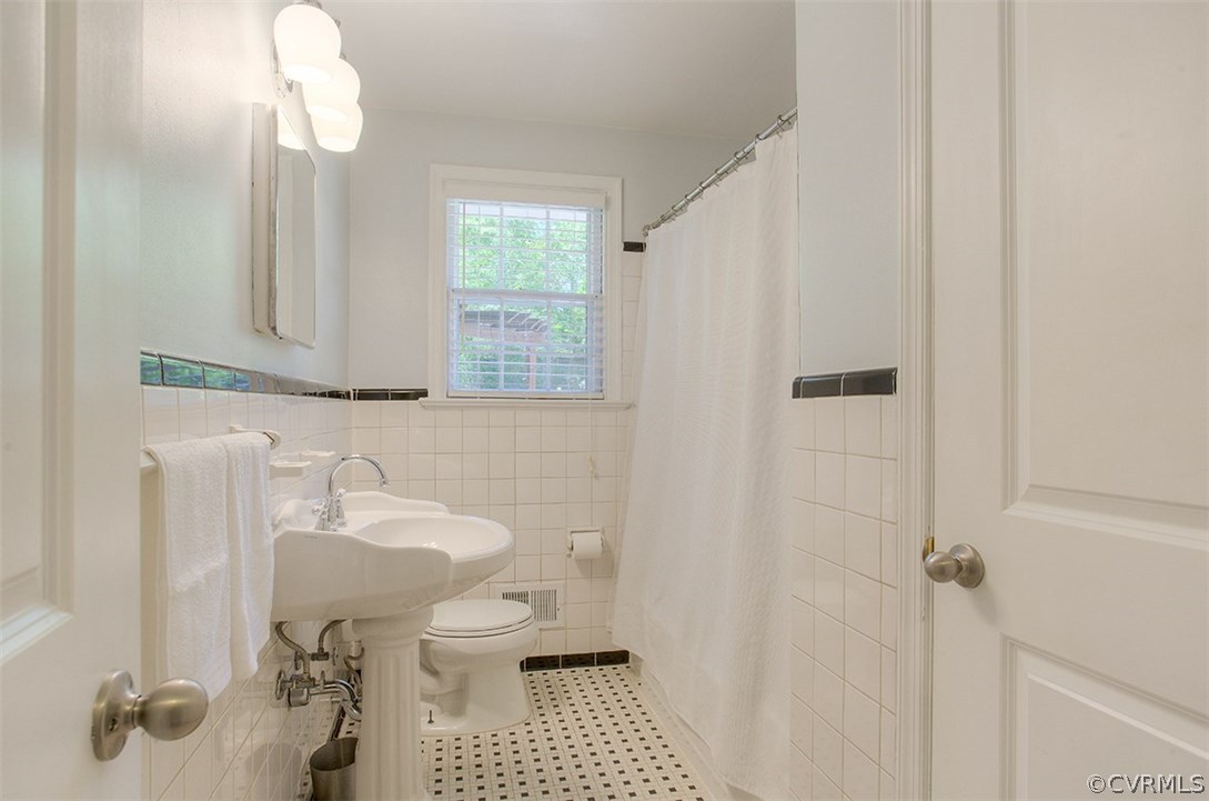 8405 Chelmford Road North Chesterfield, VA 23235 - Photo 23 of 42 Gallery Image 23