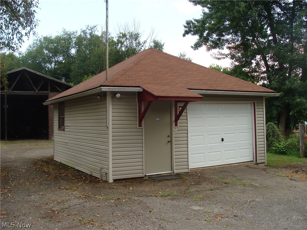 8440 Salem-Unity Road Salem, OH 44460 - Photo 27 of 29 garage