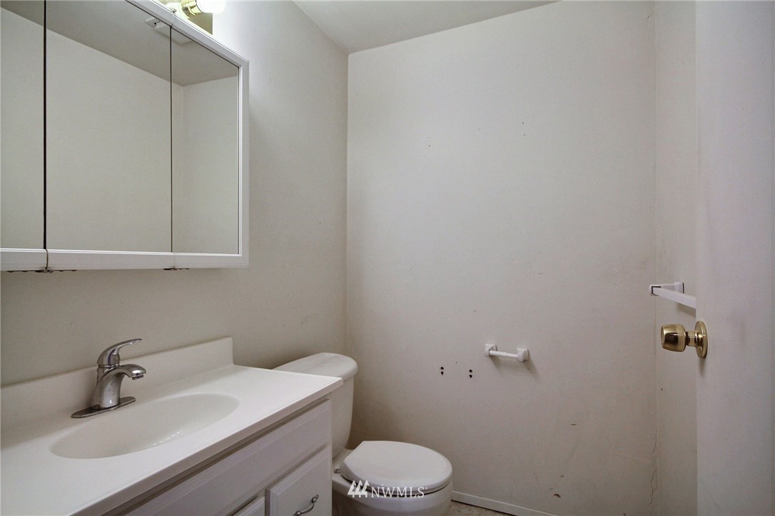 14717 Southeast Allen Road Bellevue, WA 98006 - Photo 12 of 19