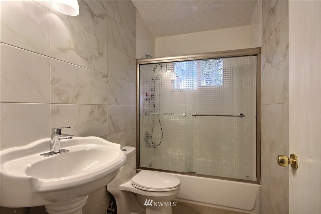 14717 Southeast Allen Road Bellevue, WA 98006 - Photo 16 of 19