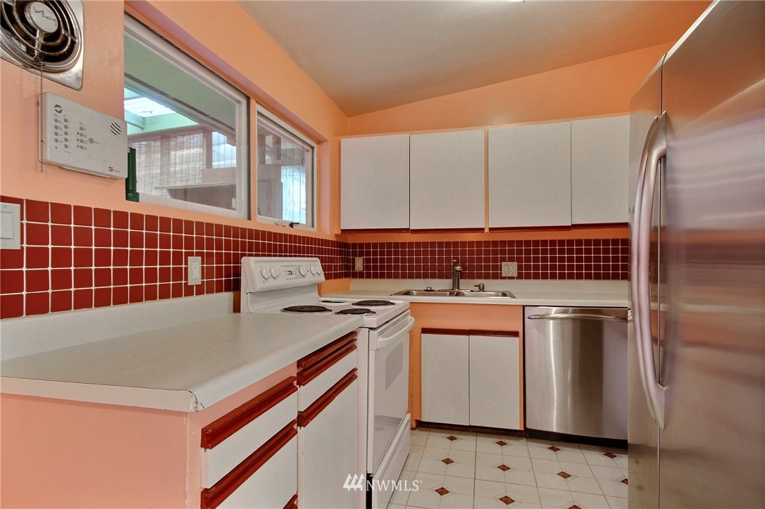 14717 Southeast Allen Road Bellevue, WA 98006 - Photo 9 of 19