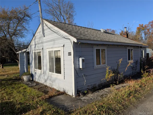 a view of a house with a yard and plants
