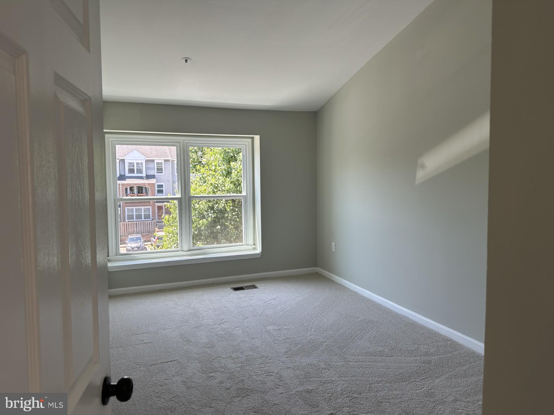 7859 Apache Ridge Court Manassas, VA 20109 - Photo 25 of 27 an empty room with a window