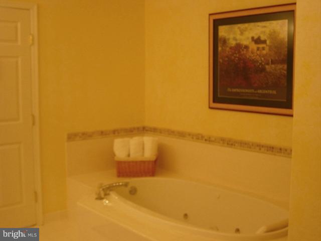 702 Runabout Loop, Unit V10 Solomons, MD 20688 - Photo 10 of 30 a bathroom with a bathtub