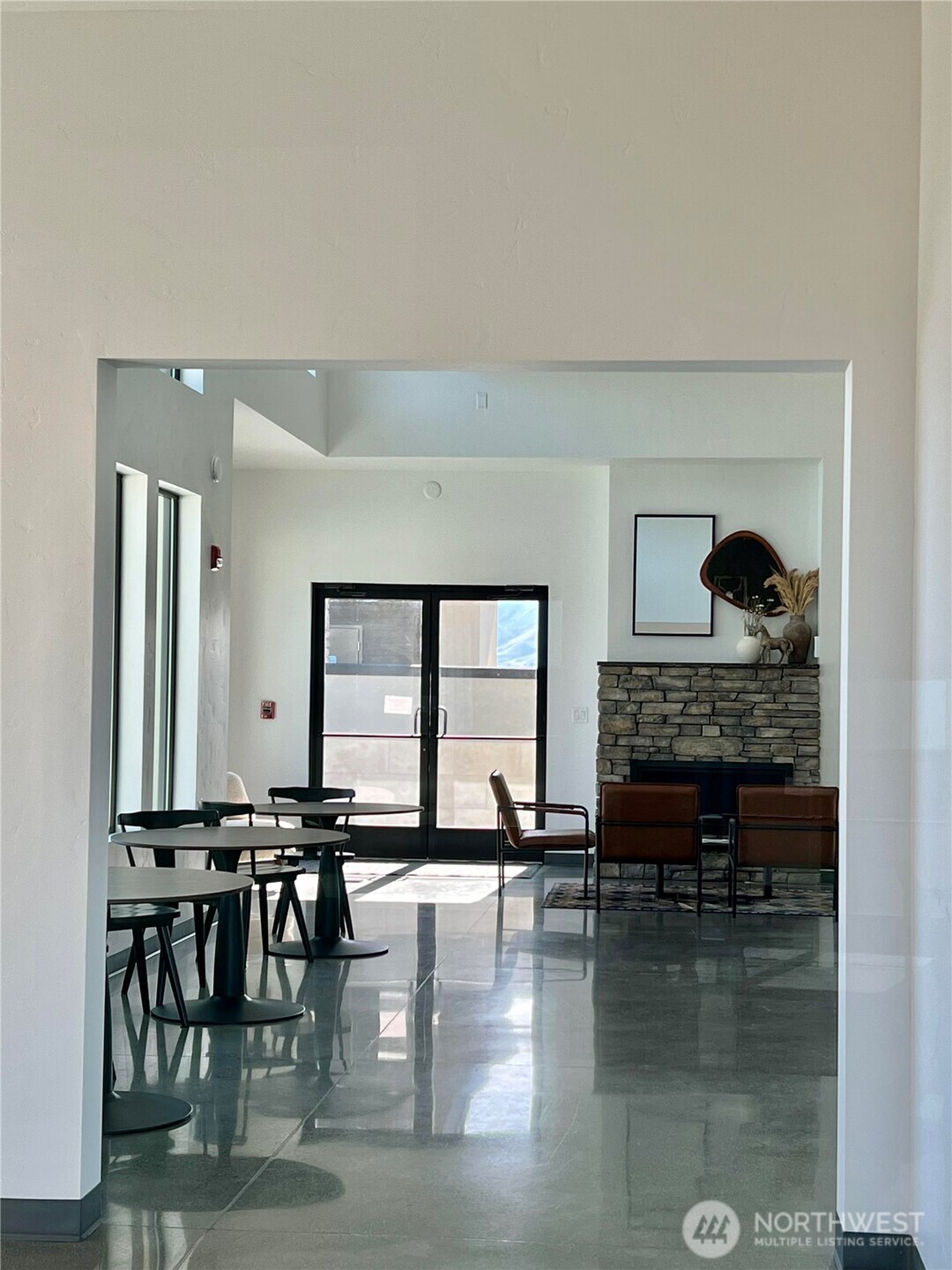 60 King Salmon Court Vantage, WA 98950 - Photo 19 of 30 a living room with furniture and a floor to ceiling window