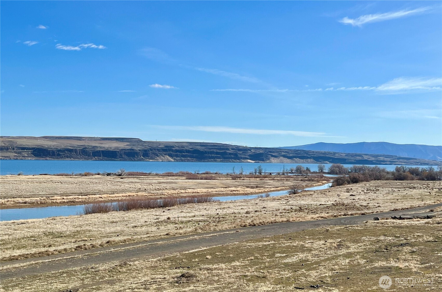 60 King Salmon Court Vantage, WA 98950 - Photo 26 of 30 a view of an ocean and beach