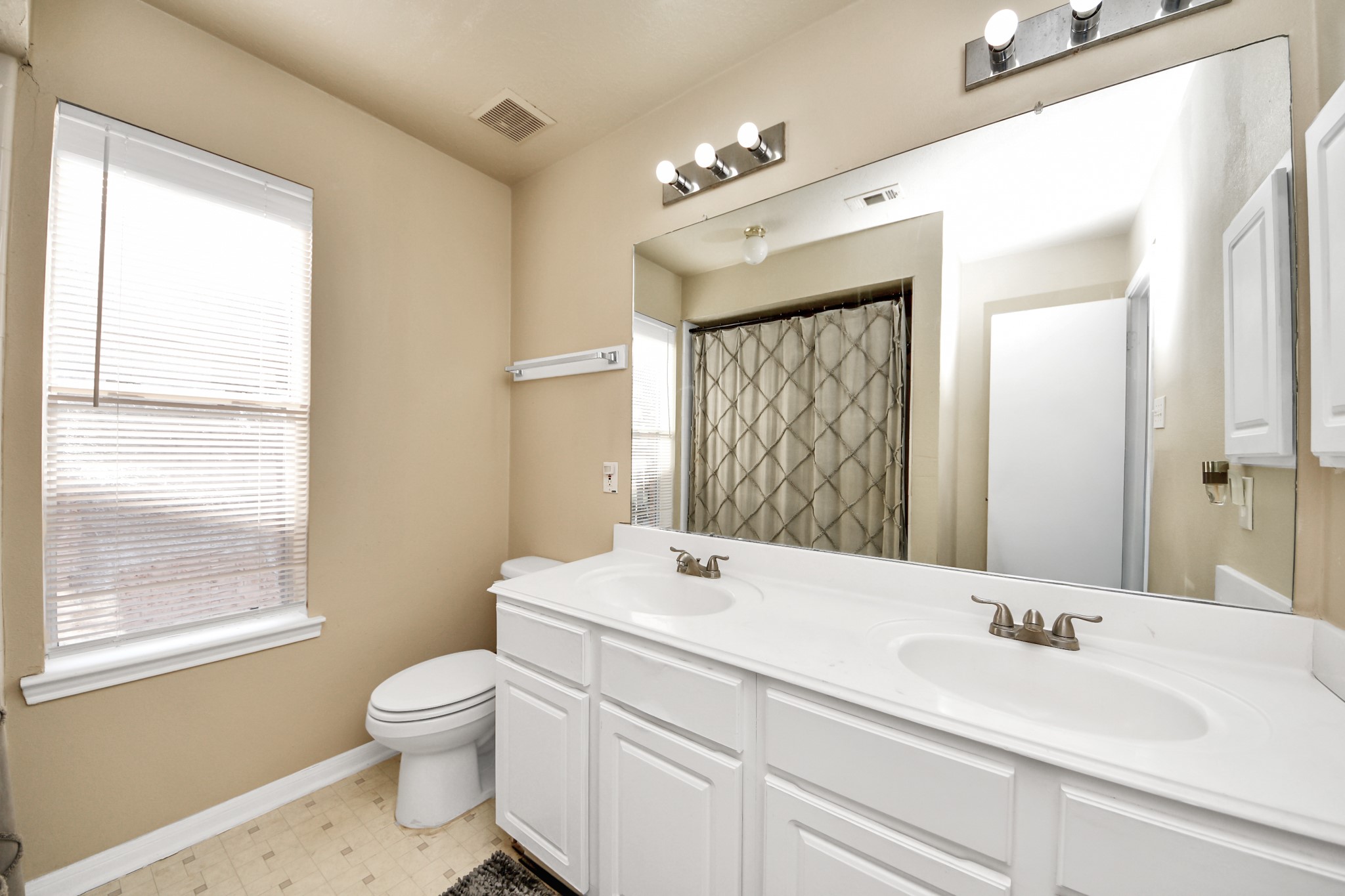 7902 Belterraza Court Houston, TX 77083 - Photo 11 of 15