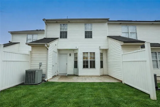 $1,575 | 5896 Strathmoor Manor Circle, Lithonia, GA 30058