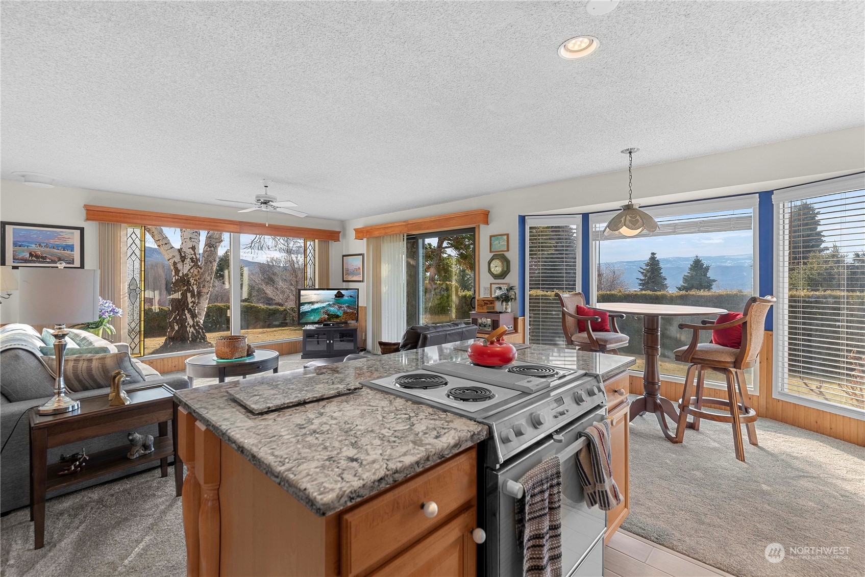 141 View Ridge Circle Wenatchee, WA 98801 - Photo 9 of 39 Gallery Image 9