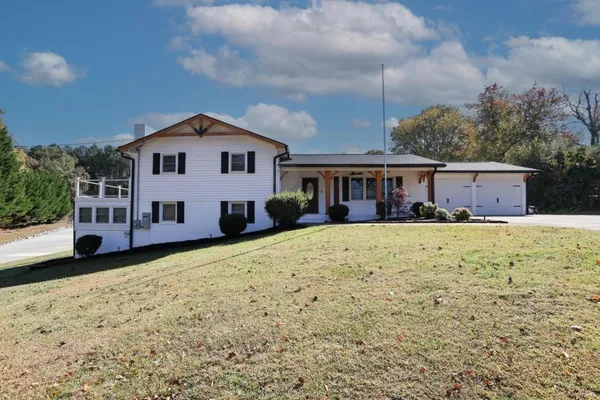$2,000 | 6157 Orville Drive, Unit MAIN, Flowery Branch, GA 30542