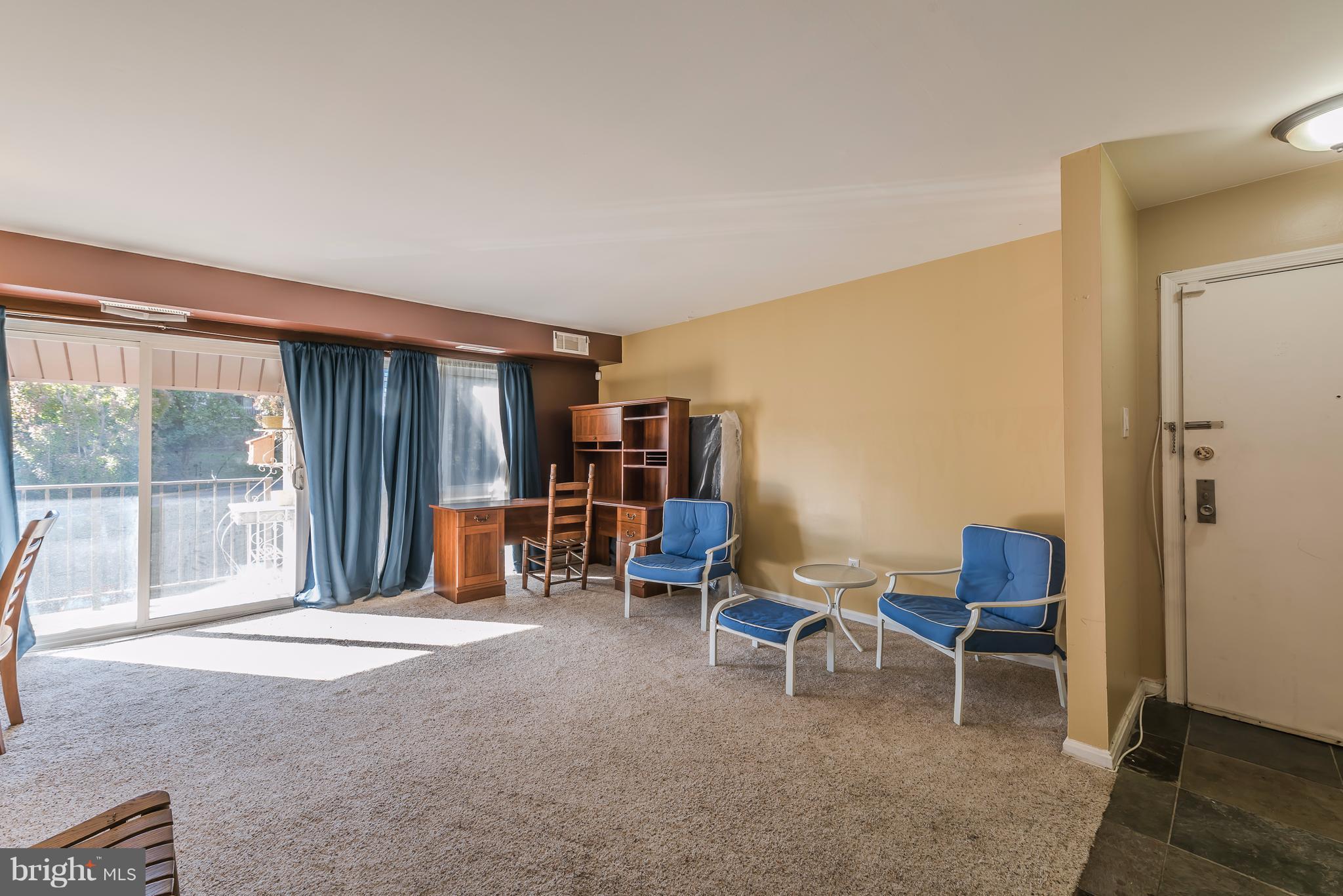 6137 Edsall Road, Unit O Alexandria, VA 22304 - Photo 3 of 13 a room with furniture and a window