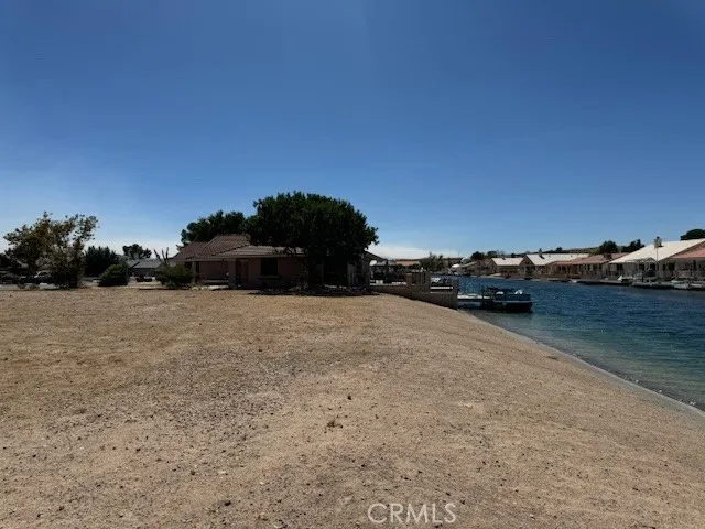a view of backyard of the house