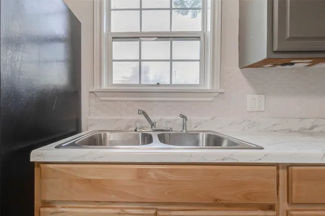 $1,000 | 607 North Speed Street, Wharton, TX 77488