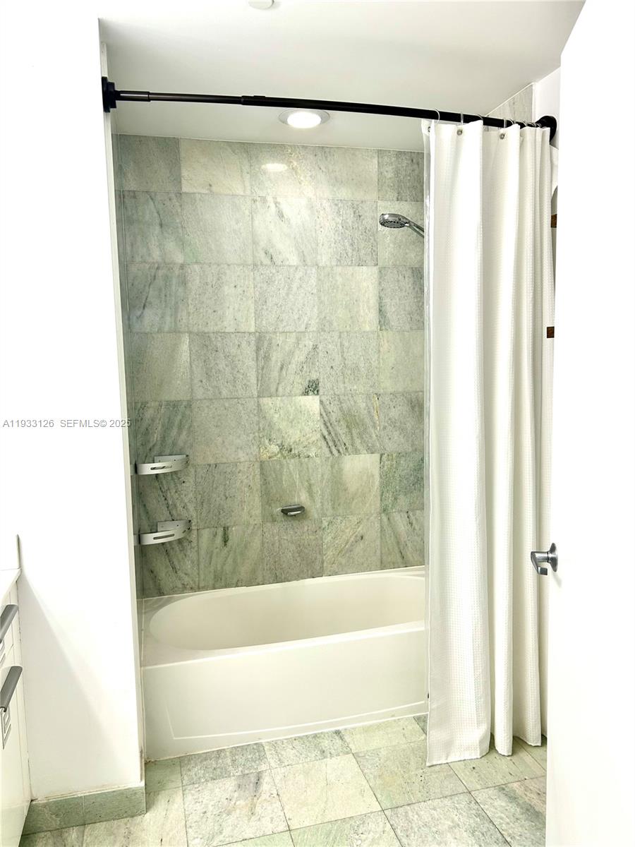 1050 Brickell Avenue, Unit 608 Miami, FL 33131 - Photo 23 of 34