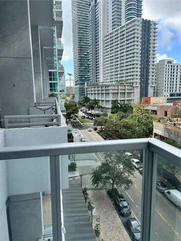 $3,400 | 1050 Brickell Avenue, Unit 608, Miami, FL 33131