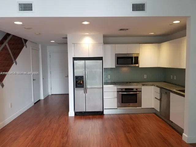 $3,400 | 1050 Brickell Avenue, Unit 608, Miami, FL 33131