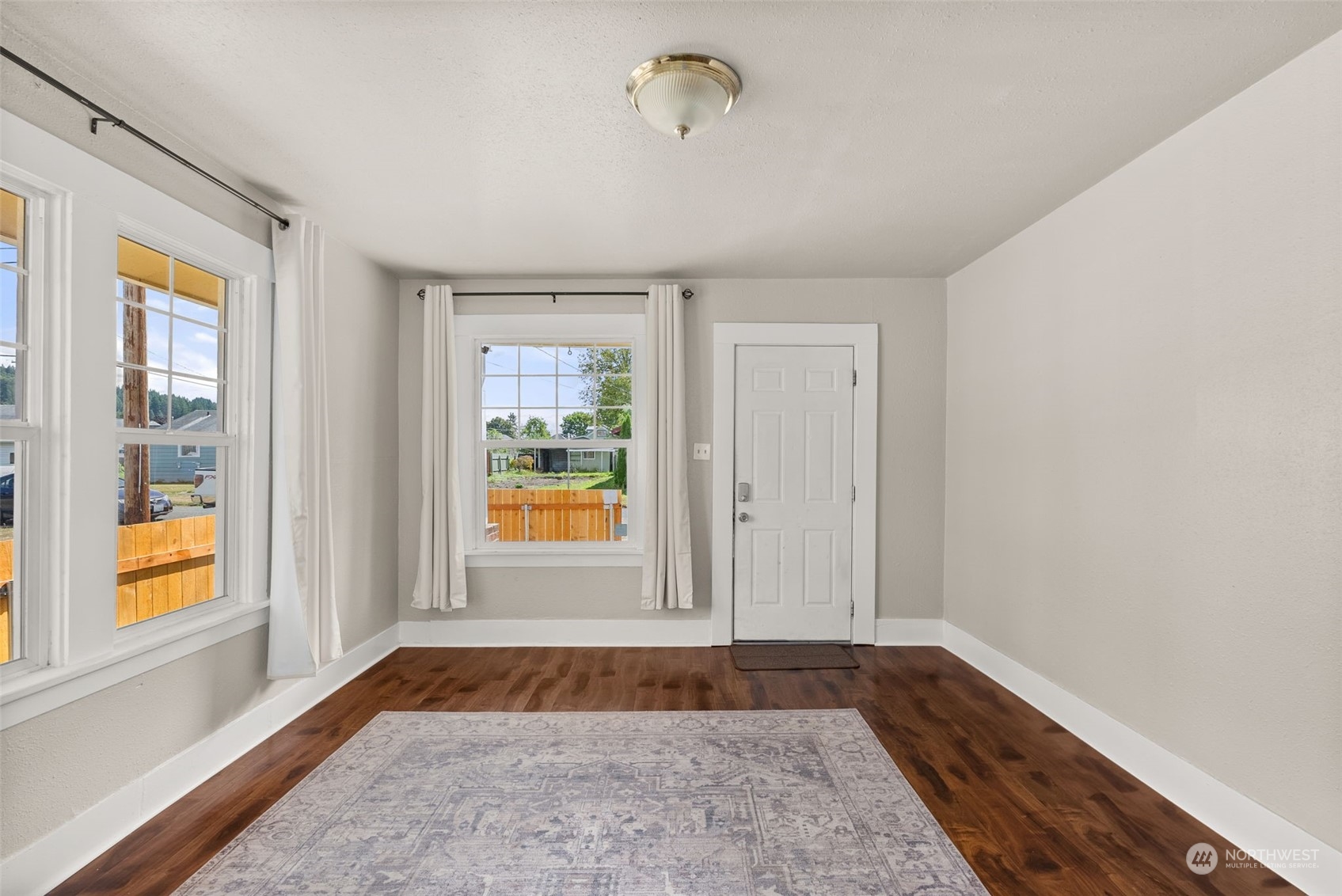 274 Southwest 1st Street Chehalis, WA 98532 - Photo 4 of 16 Gallery Image 4