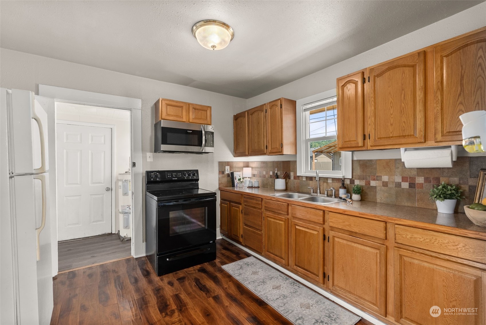 274 Southwest 1st Street Chehalis, WA 98532 - Photo 6 of 16 Gallery Image 6