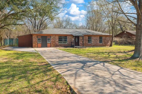 $215,000 | 31942 South Wiggins Street, Magnolia, TX 77355