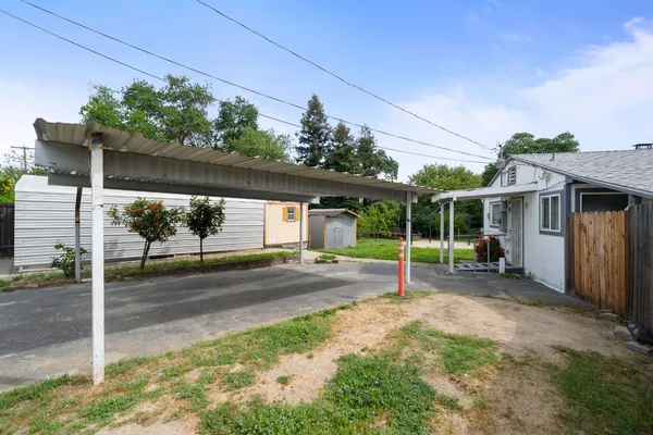 a view of a backyard with a garden and plants