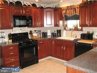 102 Beacon Hill Road Temple, PA 19560 - Photo 3 of 12 Gallery Image 3