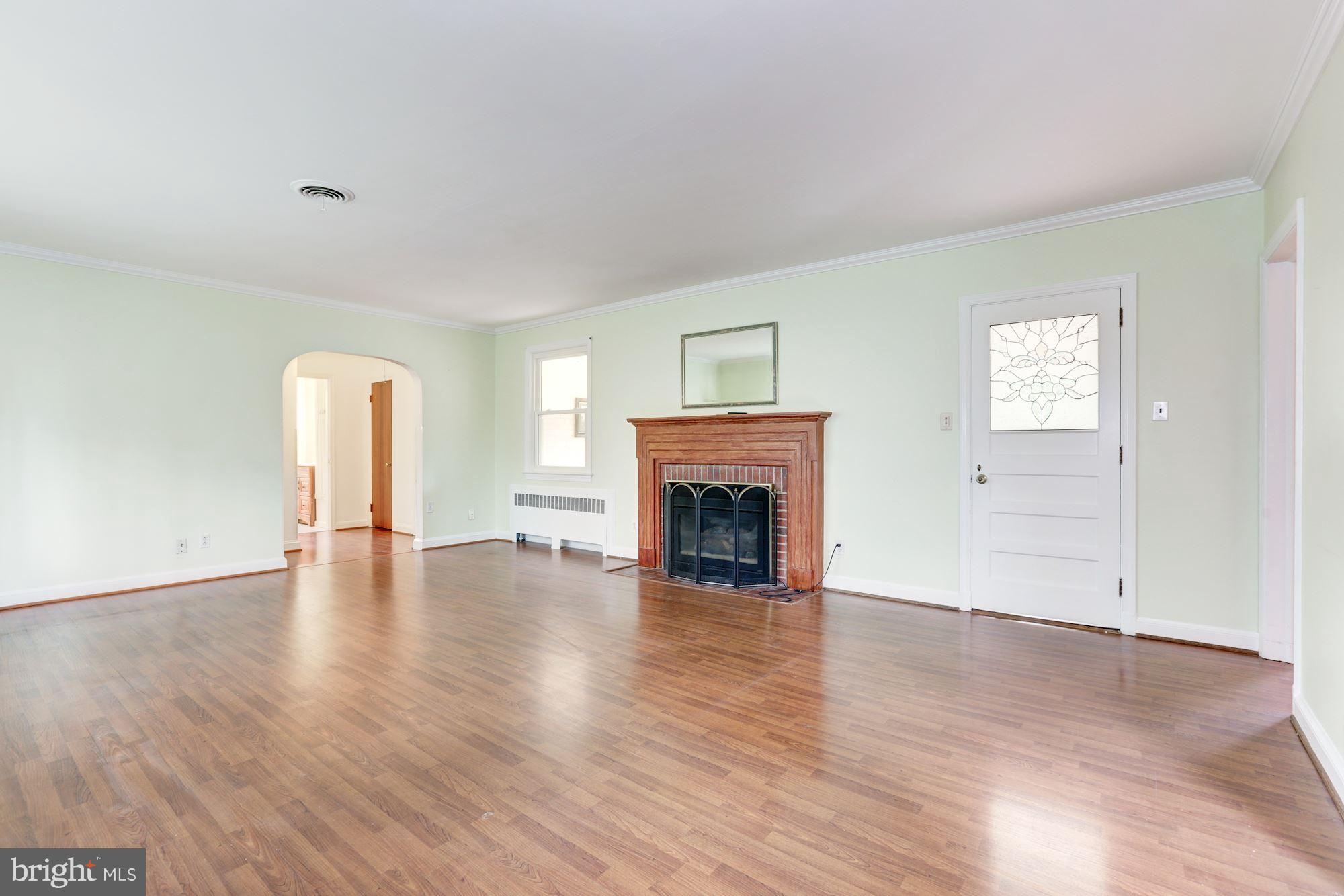 220 Randolph Road Silver Spring, MD 20904 - Photo 4 of 30 Living Room