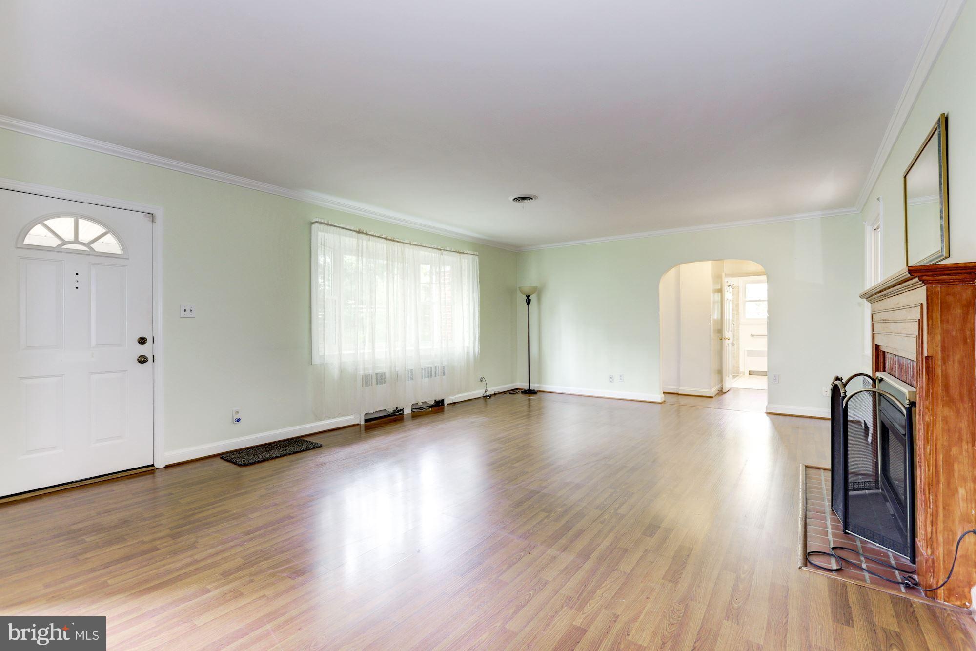 220 Randolph Road Silver Spring, MD 20904 - Photo 5 of 30 Living Room