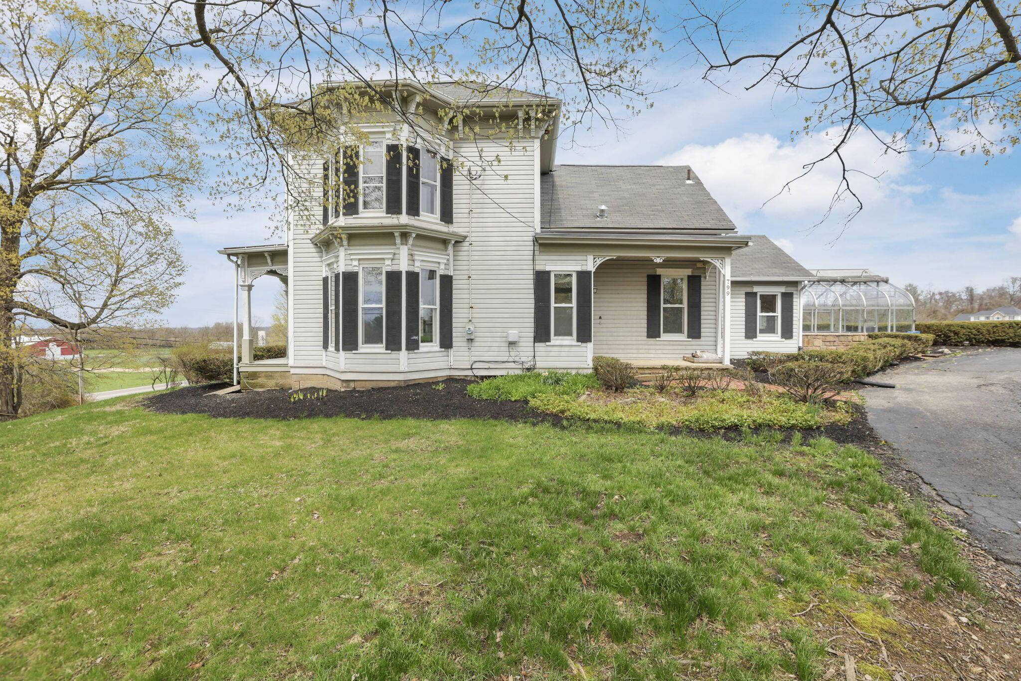 799 James Road Granville, OH 43023 - Photo 8 of 106
