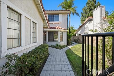 19565 Turtle Springs Way Porter Ranch, CA 91326 - Photo 32 of 96 Gated courtyard