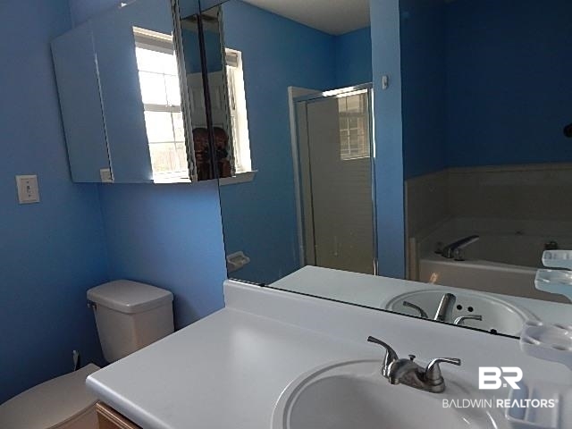114 Pennbrooke Loop Foley, AL 36535 - Photo 10 of 23 Bathroom featuring vanity, a bathtub, and toilet