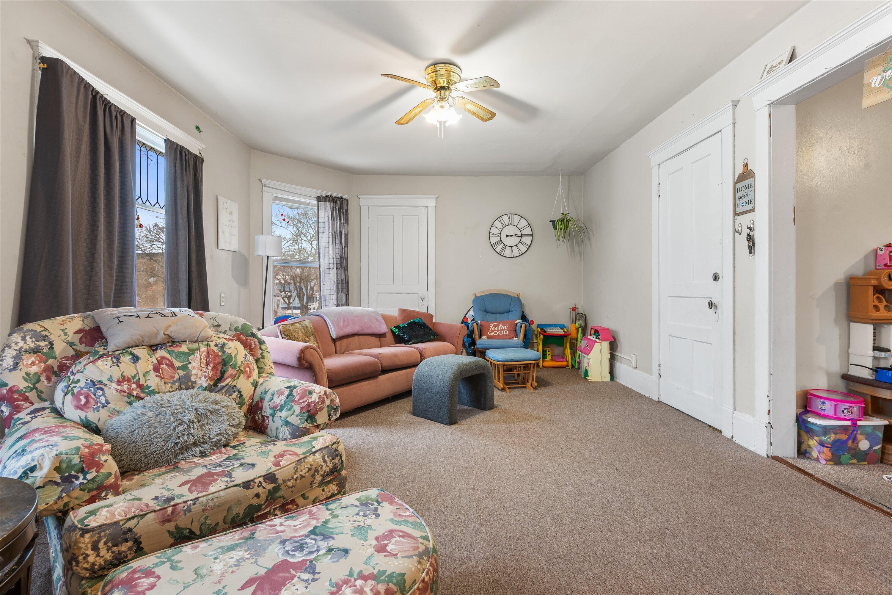 1420 Wisconsin Avenue, Unit 1422 1422 1/2 Racine, WI 53403 - Photo 19 of 46 039-19-DSC09135