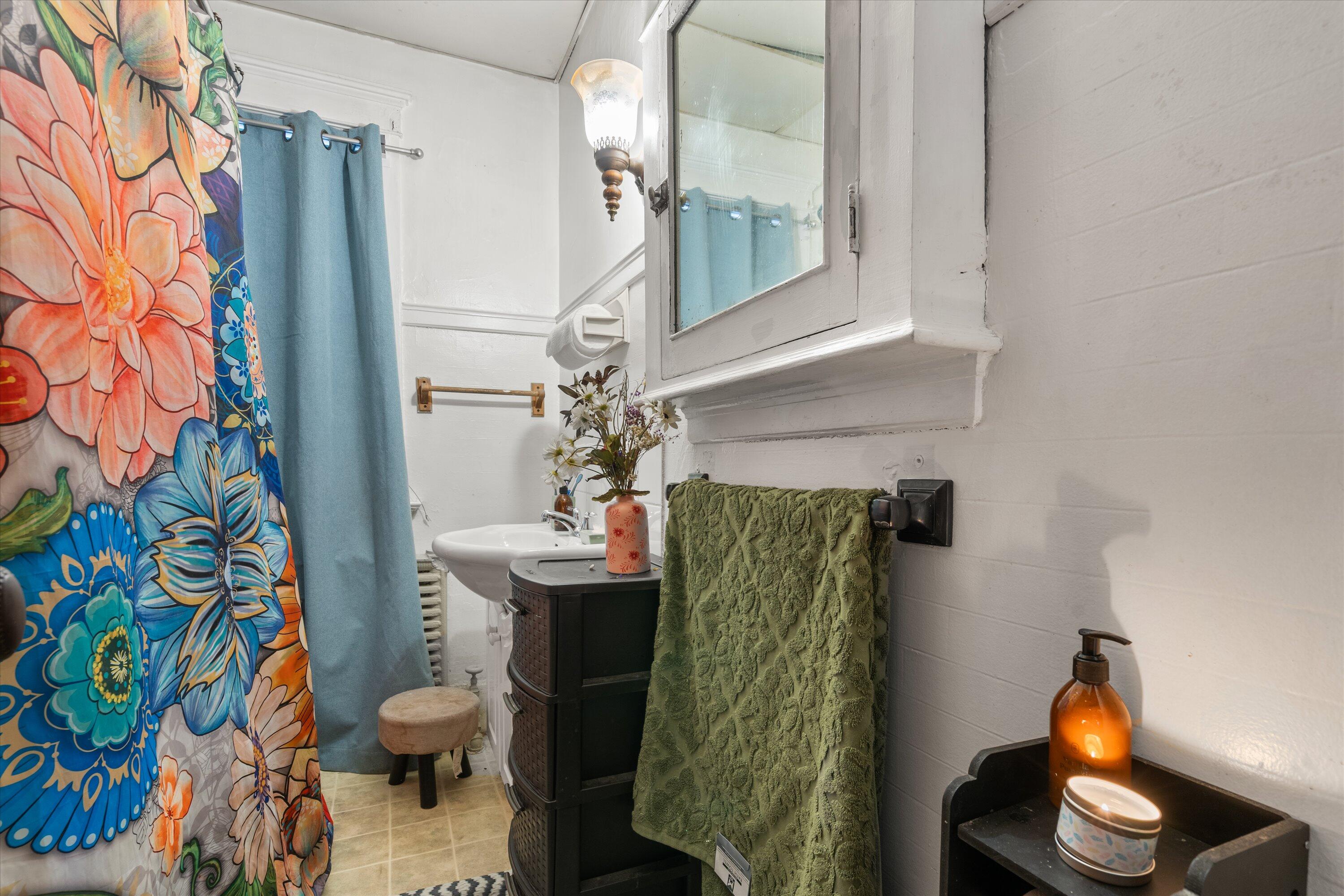 1420 Wisconsin Avenue, Unit 1422 1422 1/2 Racine, WI 53403 - Photo 24 of 46 044-09-DSC09081