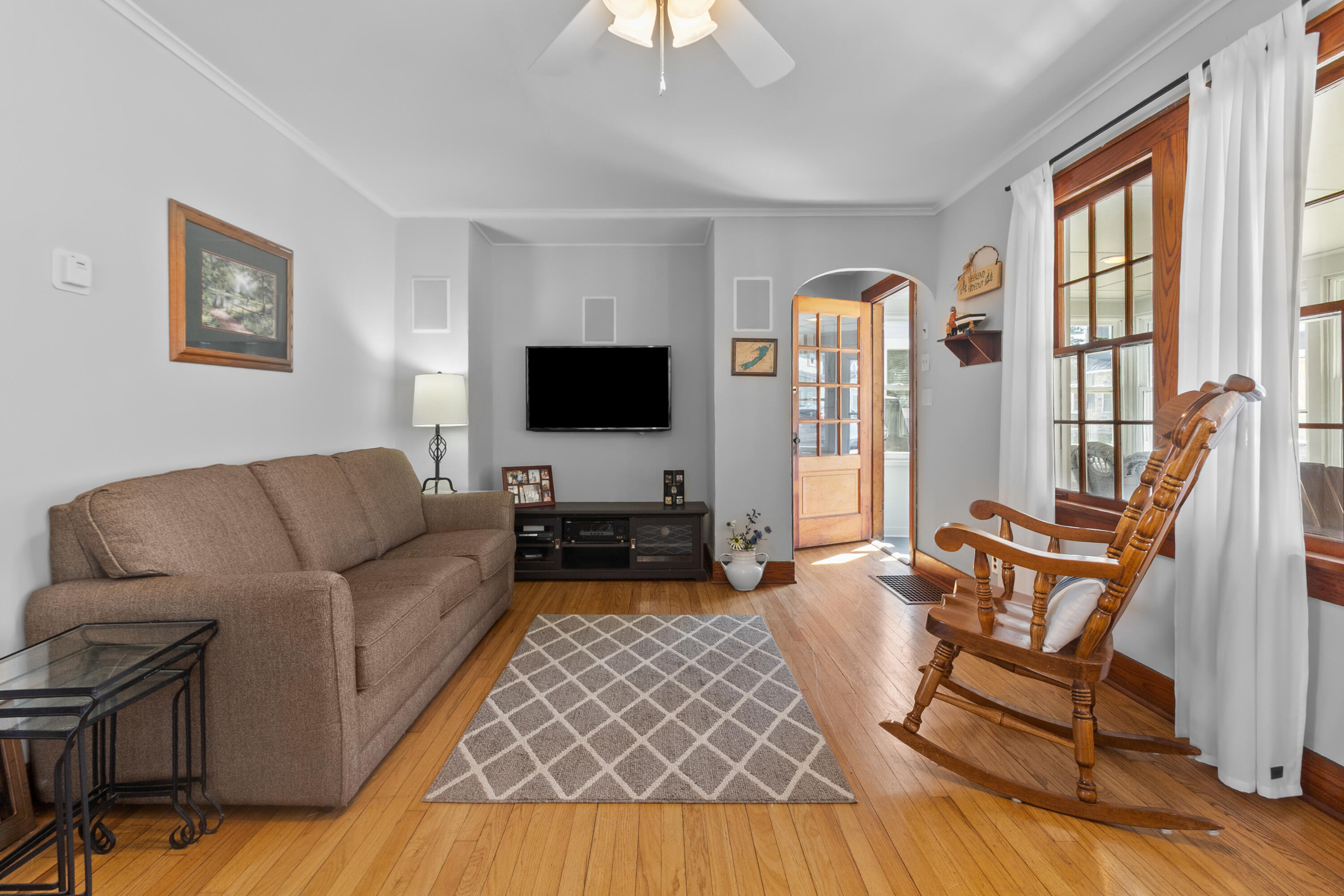 1510 State Street Delavan, WI 53115 - Photo 11 of 33 Living Room