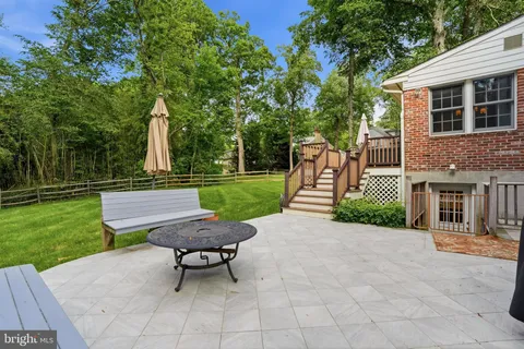 a view of a bench in a yard with plants