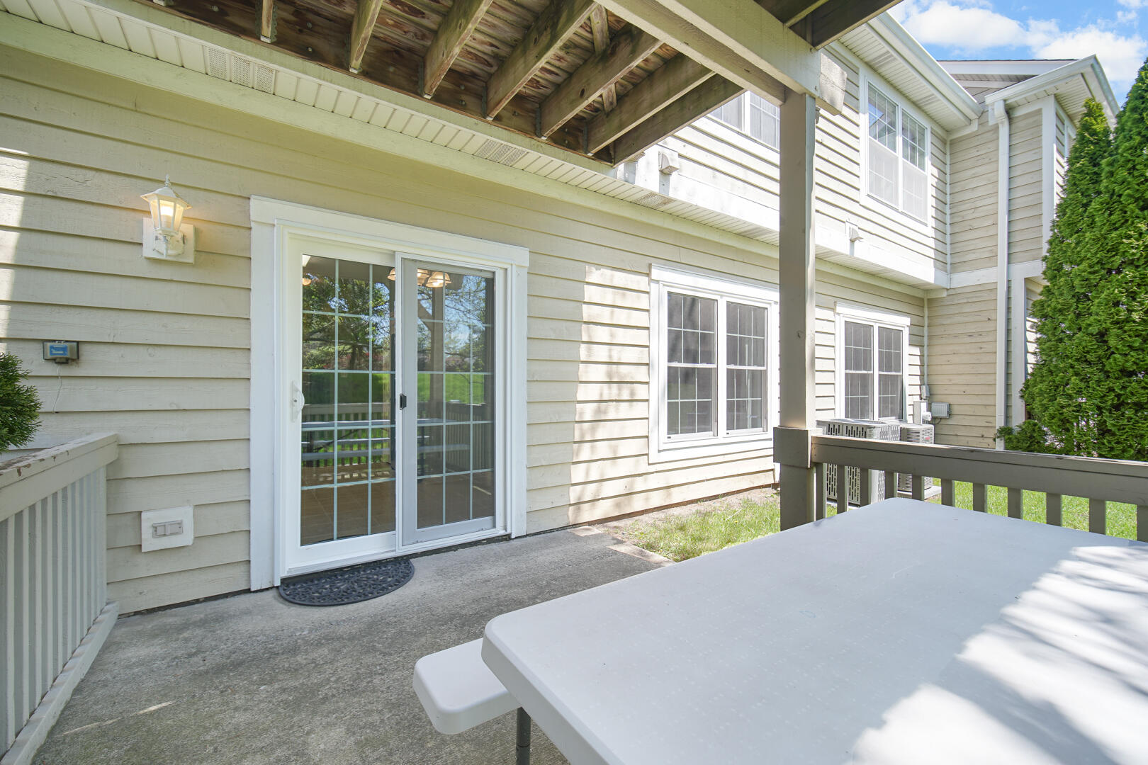 902 Boxwood Drive Munster, IN 46321 - Photo 19 of 23 a balcony with a table and chairs