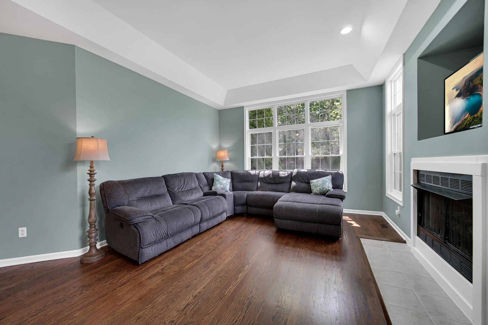 902 Boxwood Drive Munster, IN 46321 - Photo 3 of 23 a living room with furniture and a fireplace