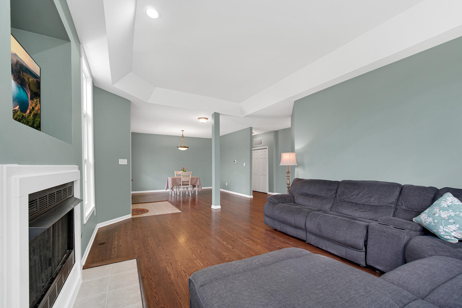 902 Boxwood Drive Munster, IN 46321 - Photo 4 of 23 a living room with furniture and a fireplace